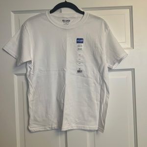 Youth Medium Gildan T-shirt.